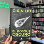 Fotografía de la portada del Libro El Bosque oscuro edición ilustrada 9788419260512