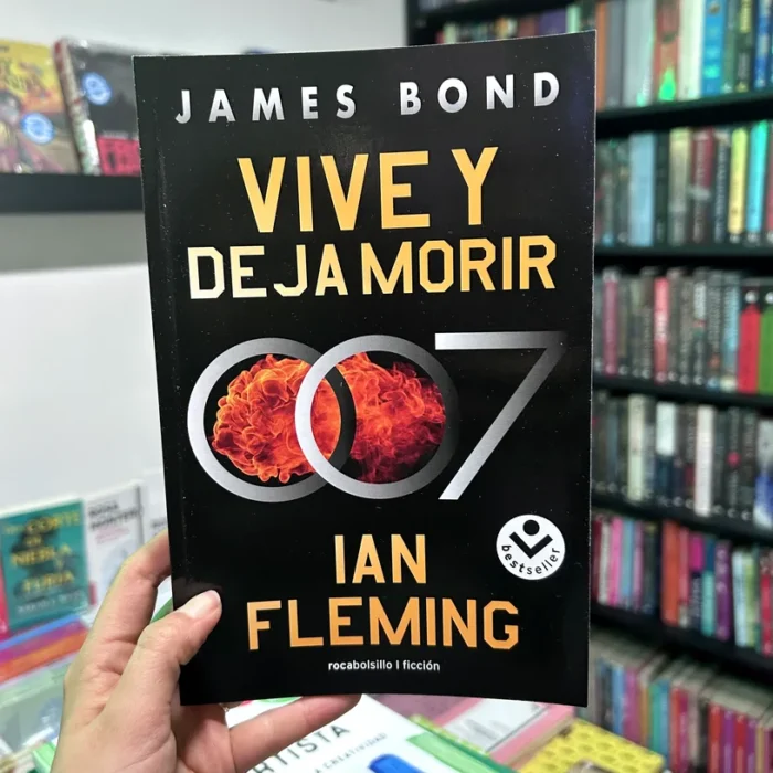 Fotografía de la portada del Libro Vive y dejar morir James Bond 007 2 9786289678802