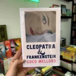 Fotografía de la portada del Libro Cleopatra y Frankenstein edición de bolsillo 9788419130433