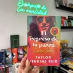Fotografía de la portada del Libro El regreso de Carrie Soto 9788419130426