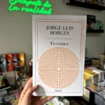 Fotografía de la portada del Libro Ficciones de Borges 9789585404359