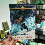 Fotografía de la portada del Libro El hijo de neptuno saga Heroes del olimpo 2 9789585828384