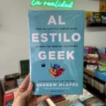 Fotografía de la portada del Libro Al estilo Geek 9786289634785
