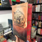 foto de portada del Libro Alas de Hierro Empíreo 1 Cantos pintados